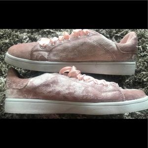 Size 10 Sugar Pink Suede Women’s Shoes